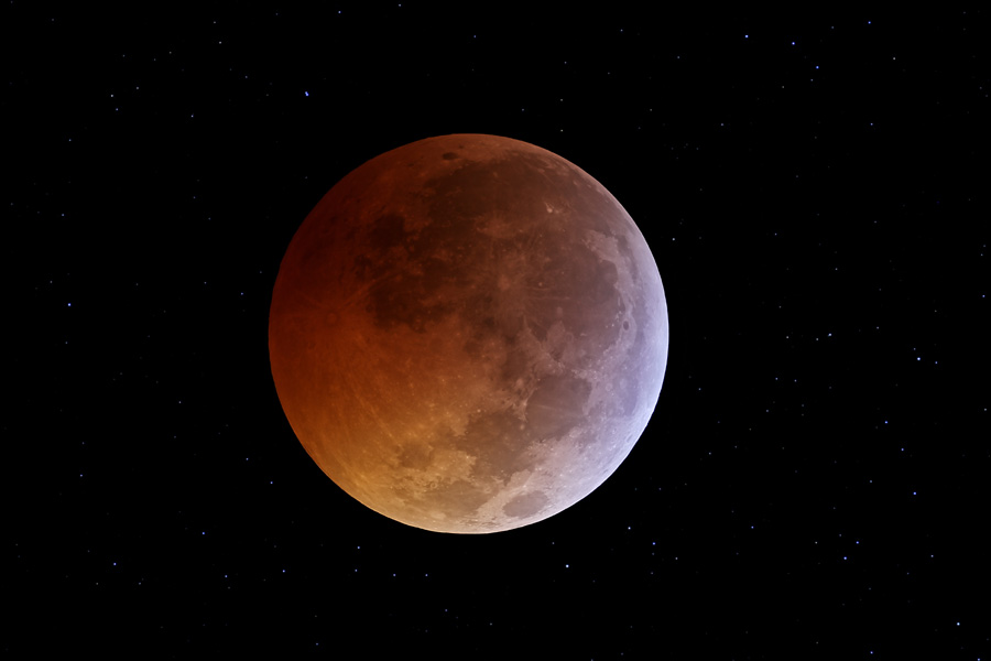 4 de enero 2011: Luna Nueva y Eclipse Parcial de Sol The Solstice Moon's Eclipse | Image Credit & Copyright: Chris Hetlage | NASA | Dec 21 2010
