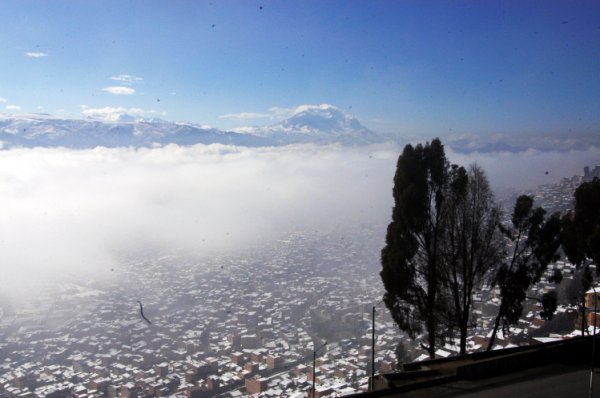 La Paz y El Alto amanecieron hoy cubiertas de blanco con la segunda nevada del invierno, el más frío de los últimos 16 años 2 (ABI)