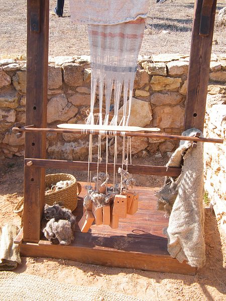 Reproducción de telar ibero. VII Jornada de puertas abiertas del recinto arqueológico de Kelin. Paraje los Villares, Caudete de las Fuentes, Valencia | Autor: Dorieo | 2 Octubre 2011