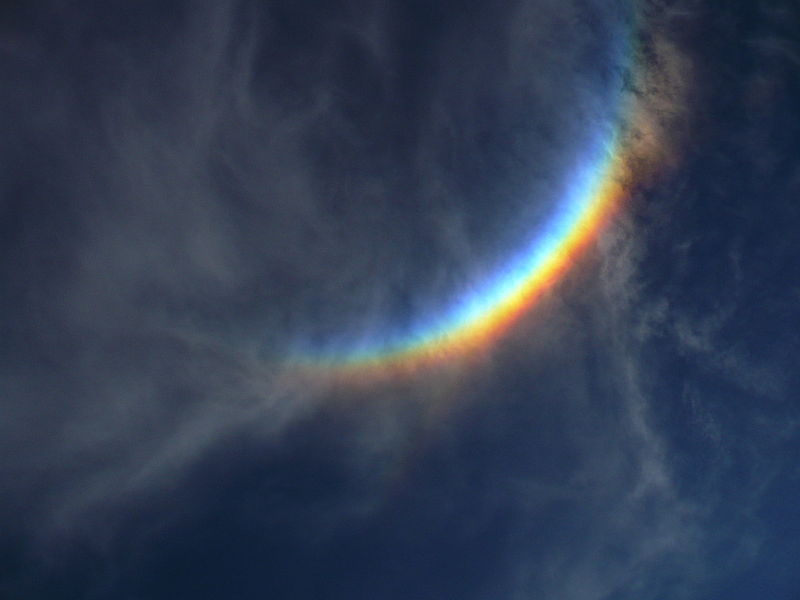 800px-Salinas_grandes_-_arco_iris1