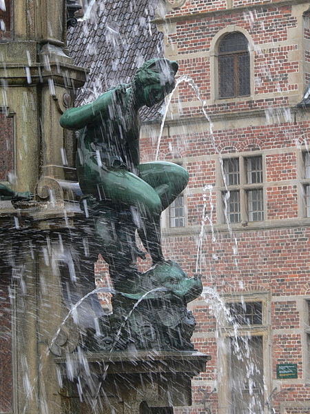 450px-Frederiksborg_-_Brunnen_Najade_1