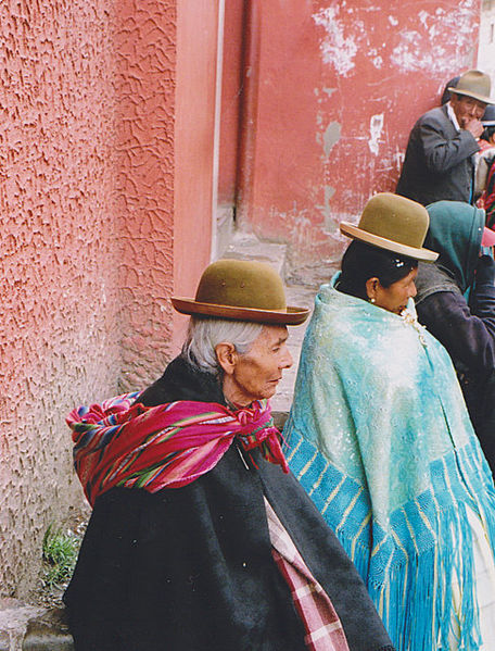 456px-People_of_La_Paz_in_Bolivia