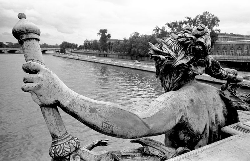 800px-Paris-Brücke-1977-6a